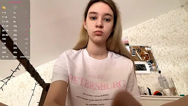 Snapshot of DanaCore chatting on October 13, 7:41 am DanaCore online show from October 13, 7:41 am