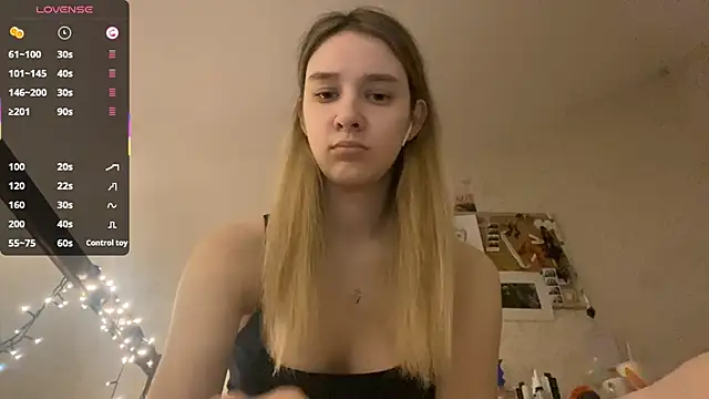 Snapshot of DanaCore chatting on October 18, 7:36 pm DanaCore online show from October 18, 7:36 pm