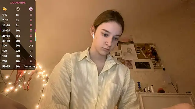 Snapshot of DanaCore chatting on October 24, 4:25 pm DanaCore online show from October 24, 4:25 pm