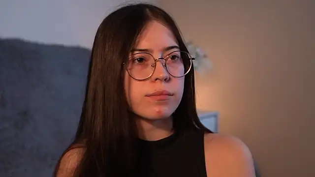 ywixos online show from December 13, 9:42 pm