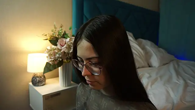 ywixos online show from December 14, 2:33 pm