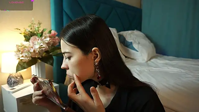 ywixos online show from December 21, 2:24 pm