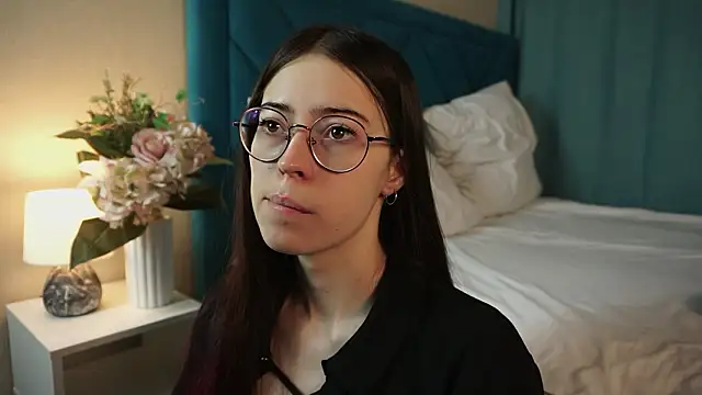 Snapshot of ywixos chatting on February 3, 2:00 pm ywixos online show from February 3, 2:00 pm