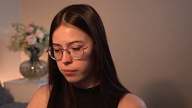 Snapshot of ywixos chatting on February 7, 3:16 pm ywixos online show from February 7, 3:16 pm