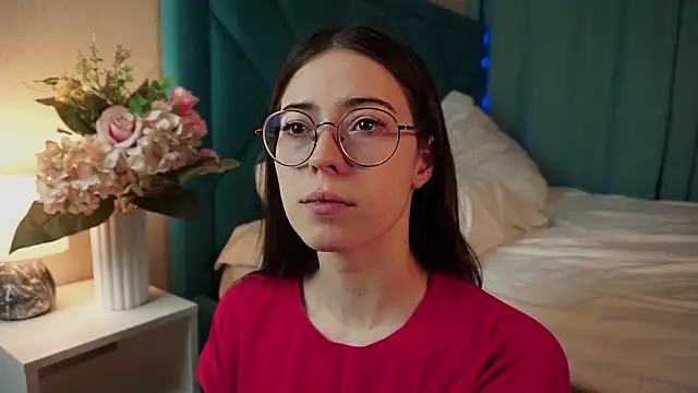 Snapshot of ywixos chatting on February 9, 2:54 pm ywixos online show from February 9, 2:54 pm