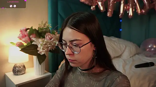 Snapshot of ywixos chatting on February 24, 2:26 pm ywixos online show from February 24, 2:26 pm