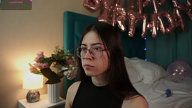 Snapshot of ywixos chatting on February 26, 2:38 pm ywixos online show from February 26, 2:38 pm