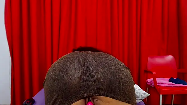 SexyBustyBoobs online show from December 19, 4:14 pm