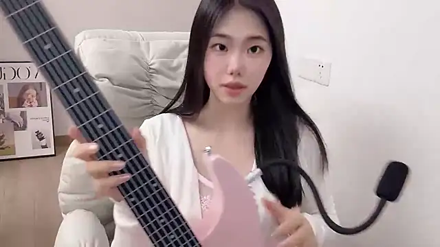 suki-1 online show from December 22, 6:10 am