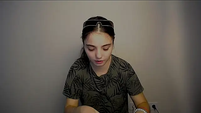 Snapshot of Sun_Shine__ chatting on September 25, 7:01 am Sun Shine online show from September 25, 7:01 am