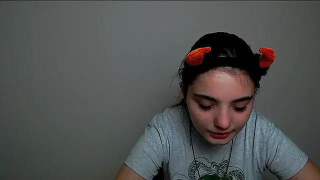 Snapshot of Sun_Shine__ chatting on October 10, 9:03 pm Sun Shine online show from October 10, 9:03 pm