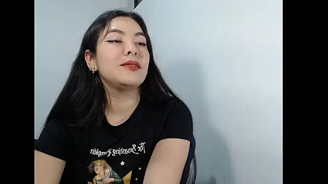Snapshot of EloiseJun chatting on June 19, 3:44 am EloiseJun online show from June 19, 3:44 am