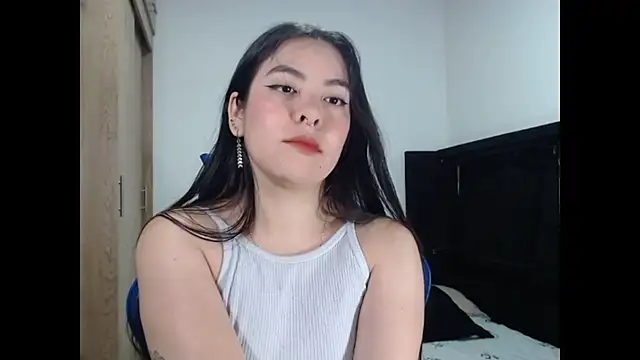 Snapshot of EloiseJun chatting on July 29, 10:30 pm EloiseJun online show from July 29, 10:30 pm