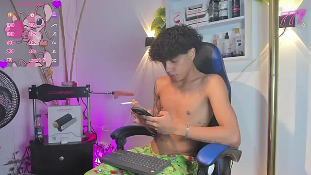 Snapshot of _taylor_black chatting on June 16, 8:44 pm taylor black online show from June 16, 8:44 pm