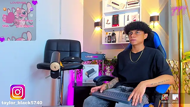 Snapshot of _taylor_black chatting on August 5, 9:28 pm taylor black online show from August 5, 9:28 pm