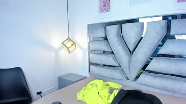 lianfox  online show from April 9, 12:21 pm