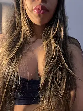 Mayalorenz online show from February 8, 9:40 pm