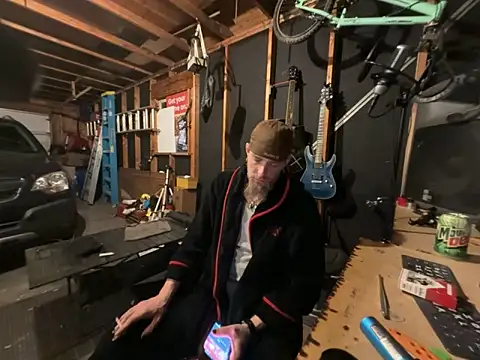 thejuicybacon online show from April 14, 9:26 am