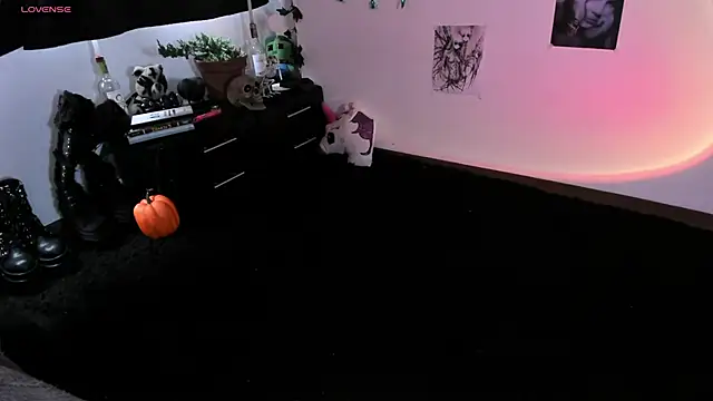 kattusauruss online show from October 6, 2:14 pm