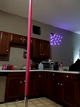 spoiledprincess4 online show from October 11, 2:33 am