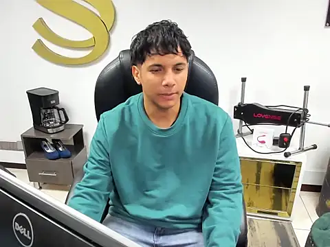 Snapshot of Jhosepmen chatting on January 6, 6:17 am Jhosepmen online show from January 6, 6:17 am