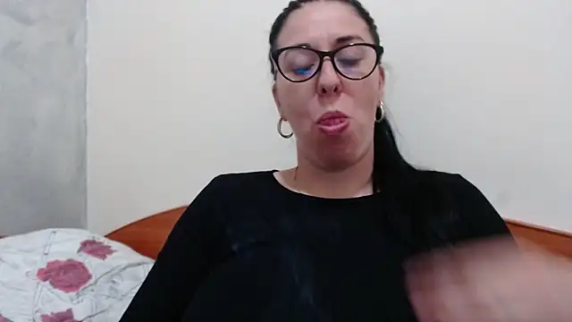 jollene online show from April 17, 12:52 pm