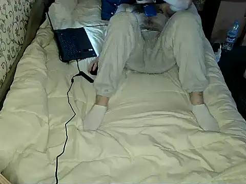 Snapshot of bul_boy chatting on April 4, 6:38 pm bul boy online show from April 4, 6:38 pm