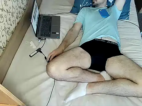 Snapshot of bul_boy chatting on April 5, 3:53 pm bul boy online show from April 5, 3:53 pm