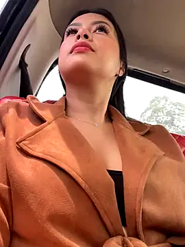 CrisMarulanda online show from November 5, 4:51 pm