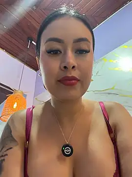Snapshot of CrisMarulanda chatting on July 13, 5:27 pm CrisMarulanda online show from July 13, 5:27 pm
