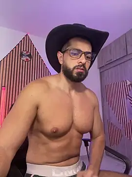 Snapshot of magnumchris chatting on February 10, 4:33 pm magnumchris online show from February 10, 4:33 pm