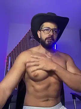 Snapshot of magnumchris chatting on February 12, 8:31 am magnumchris online show from February 12, 8:31 am