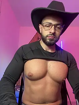 Snapshot of magnumchris chatting on February 23, 10:34 am magnumchris online show from February 23, 10:34 am