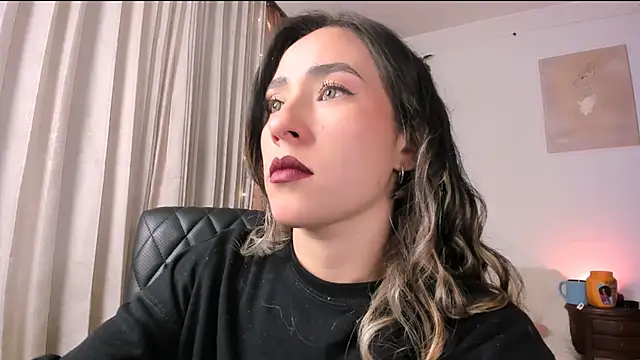 Snapshot of Sara_kaic chatting on May 18, 1:35 am Sara kaic online show from May 18, 1:35 am