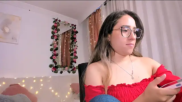Snapshot of Sara_kaic chatting on May 24, 5:29 pm Sara kaic online show from May 24, 5:29 pm
