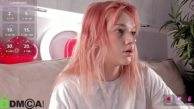 Snapshot of Molly_Platt chatting on February 9, 9:13 am Molly Platt online show from February 9, 9:13 am