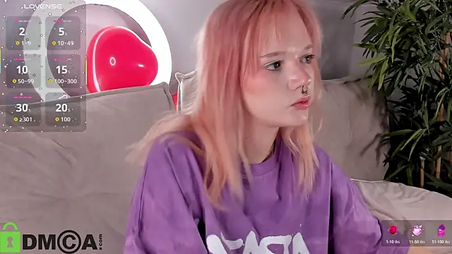 Snapshot of Molly_Platt chatting on February 10, 9:02 am Molly Platt online show from February 10, 9:02 am