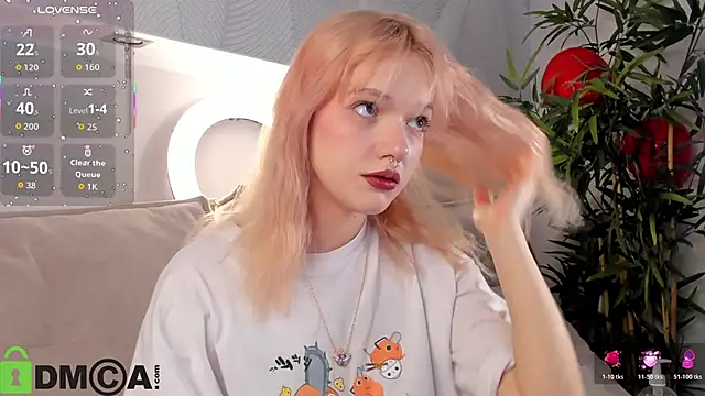 Snapshot of Molly_Platt chatting on February 22, 9:08 am Molly Platt online show from February 22, 9:08 am