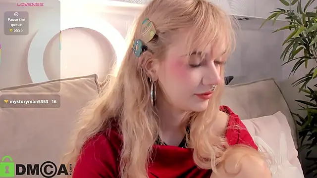 Molly Platt online show from April 12, 9:25 am