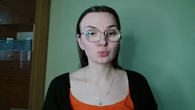 LooveELLYx online show from January 15, 2:46 pm