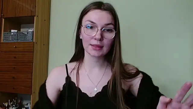 LooveELLYx online show from January 16, 7:10 pm