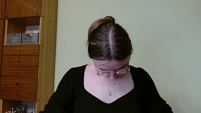 LooveELLYx online show from February 26, 5:50 pm