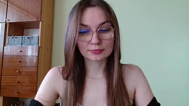 LooveELLYx online show from February 28, 10:52 am