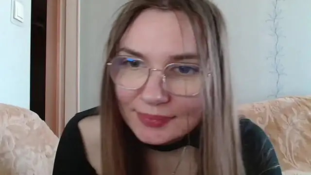 LooveELLYx online show from March 21, 11:01 am