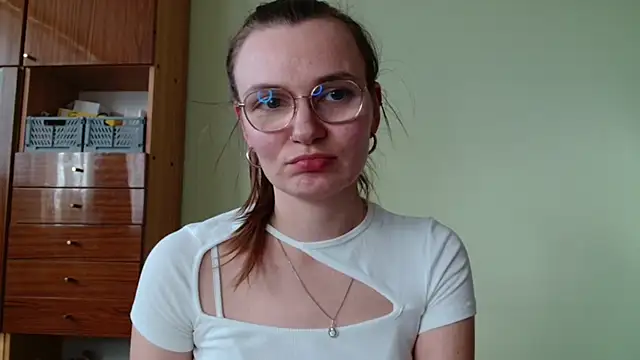 LooveELLYx online show from October 1, 1:28 pm