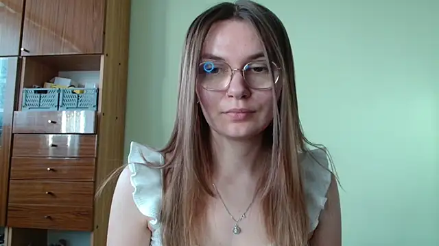 LooveELLYx online show from October 2, 1:40 pm