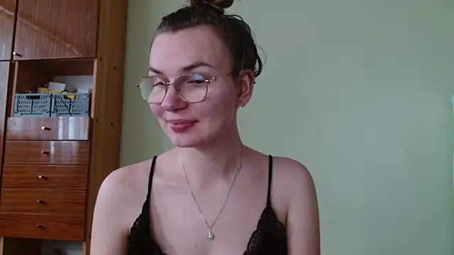 LooveELLYx online show from October 7, 1:30 pm