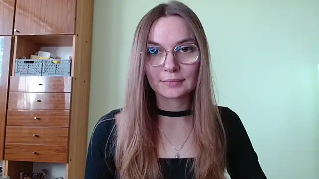 LooveELLYx online show from October 20, 1:22 pm