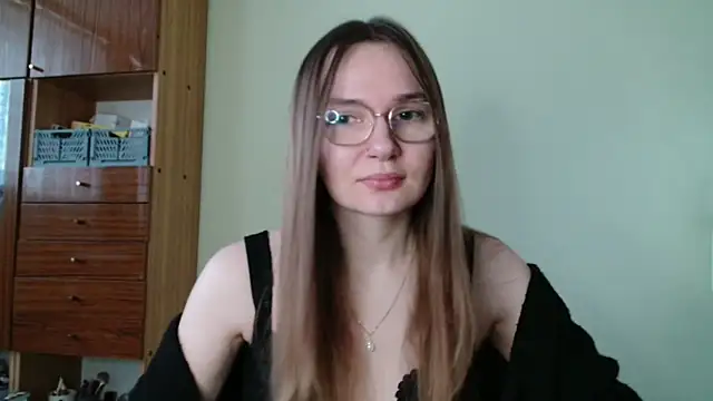 LooveELLYx online show from January 15, 7:35 am