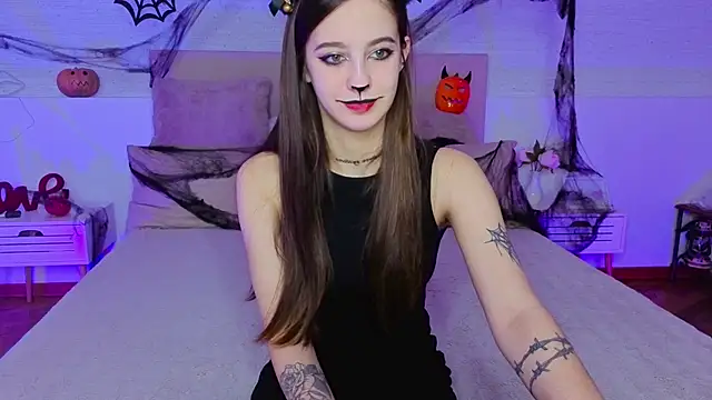 Little cherryy   online show from October 31, 8:15 am